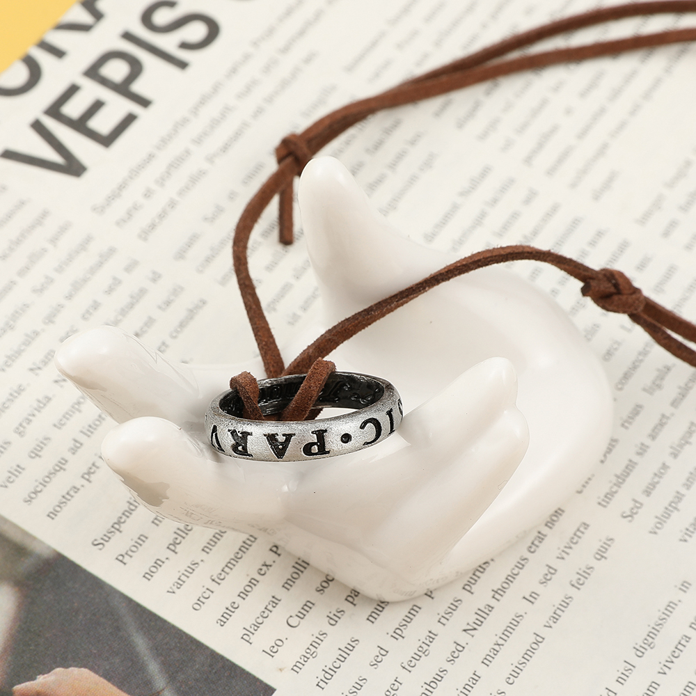 Game Anime Leather Chain Ring  - Vintage Jewelry Collection reseña y precio